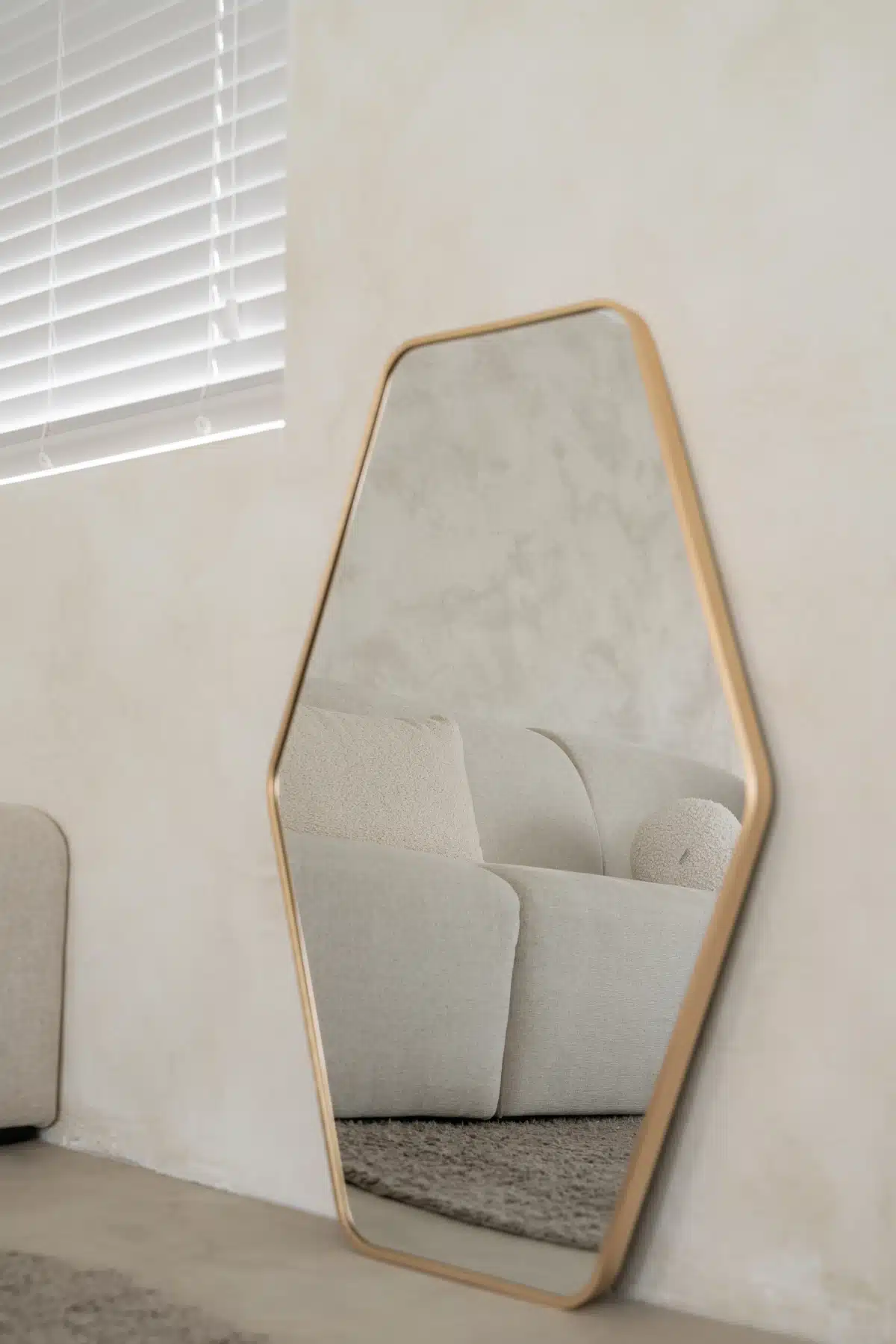 BERNT - Hexagon 90x60cm Zacht goud